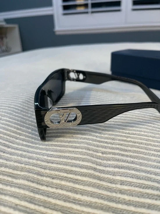 Louis Vuitton Shades - Picture 3 of 7